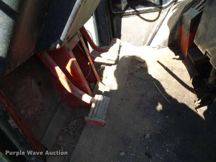 image for item DG2104 International 1586  tractor