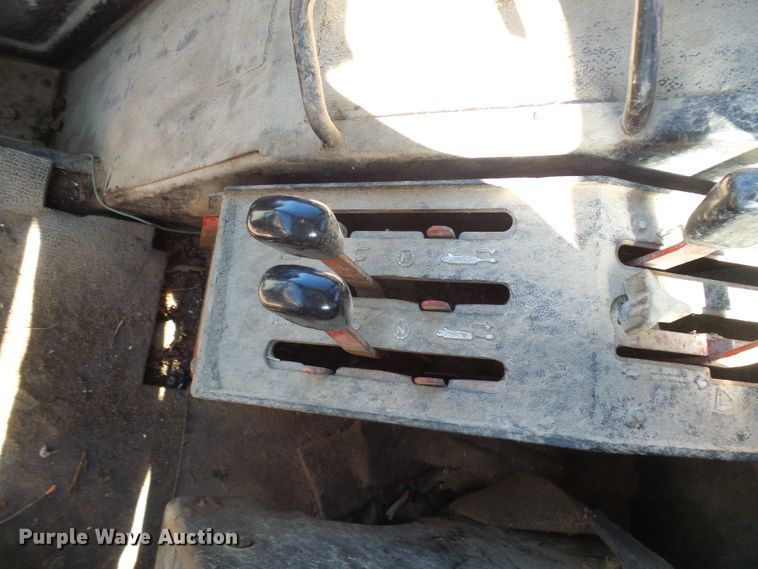 image for item DG2104 International 1586  tractor