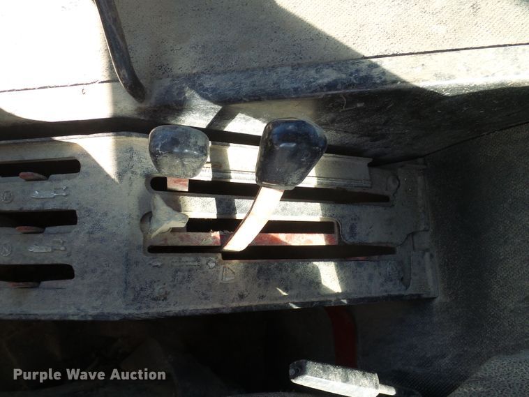 image for item DG2104 International 1586  tractor