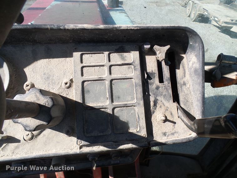 image for item DG2104 International 1586  tractor