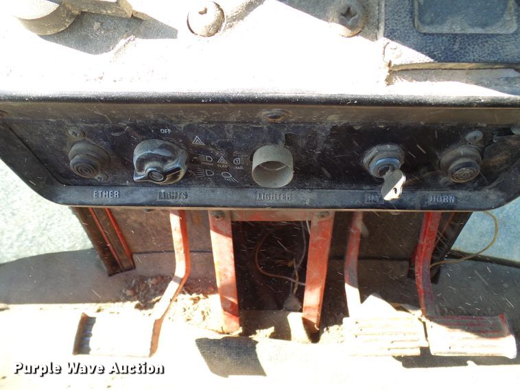 image for item DG2104 International 1586  tractor