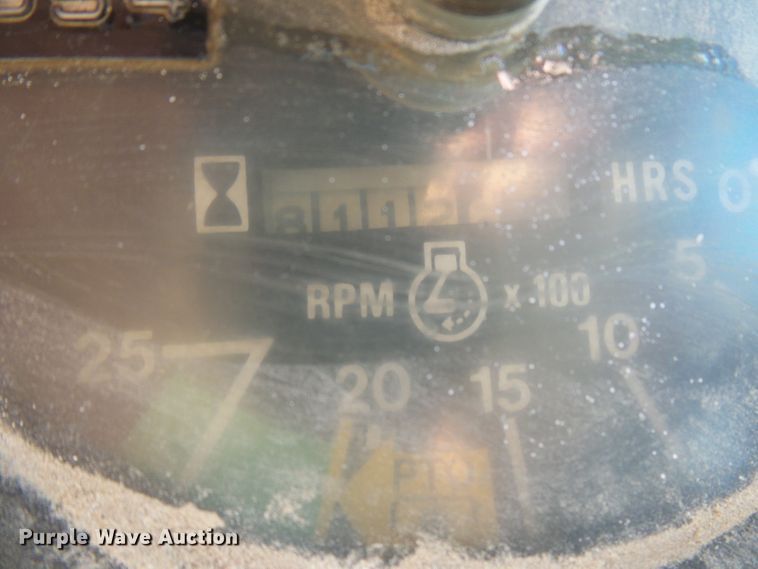 image for item DG2104 International 1586  tractor