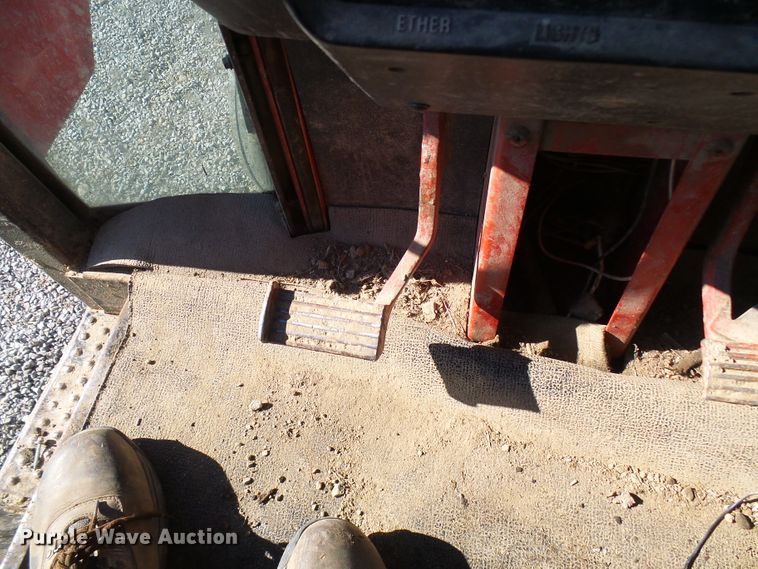 image for item DG2104 International 1586  tractor