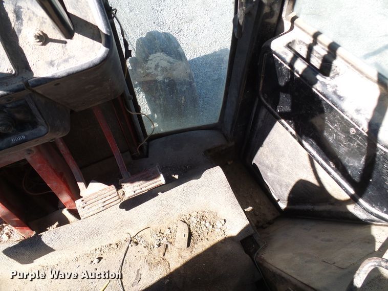 image for item DG2104 International 1586  tractor