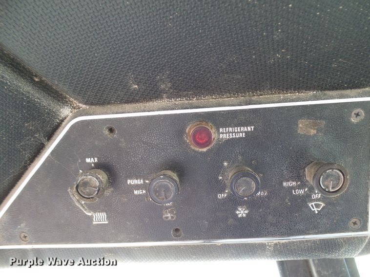 image for item DG2104 International 1586  tractor