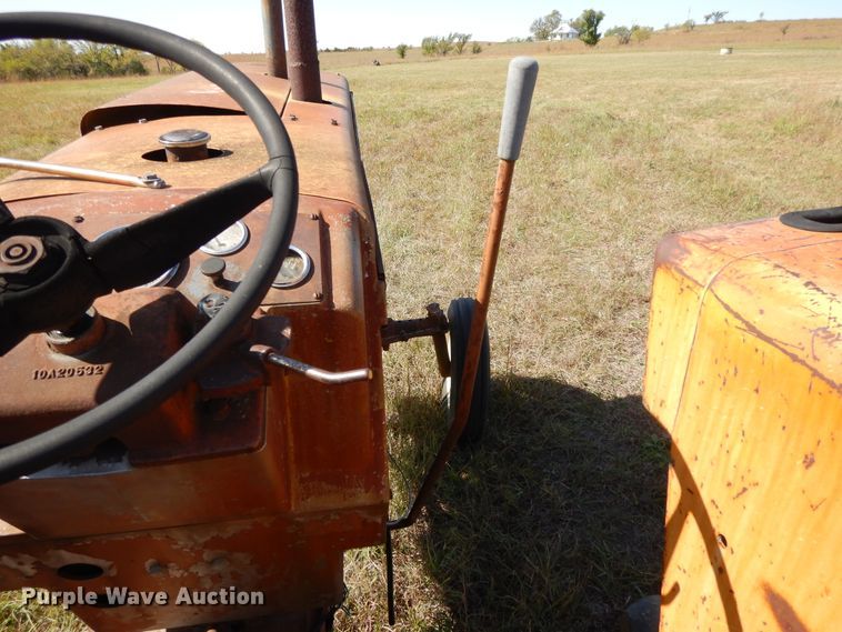 image for item DH0182 1966 Minneapolis Moline M670  tractor
