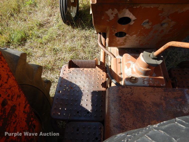 image for item DH0182 1966 Minneapolis Moline M670  tractor