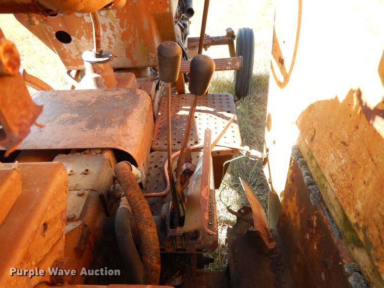 image for item DH0182 1966 Minneapolis Moline M670  tractor