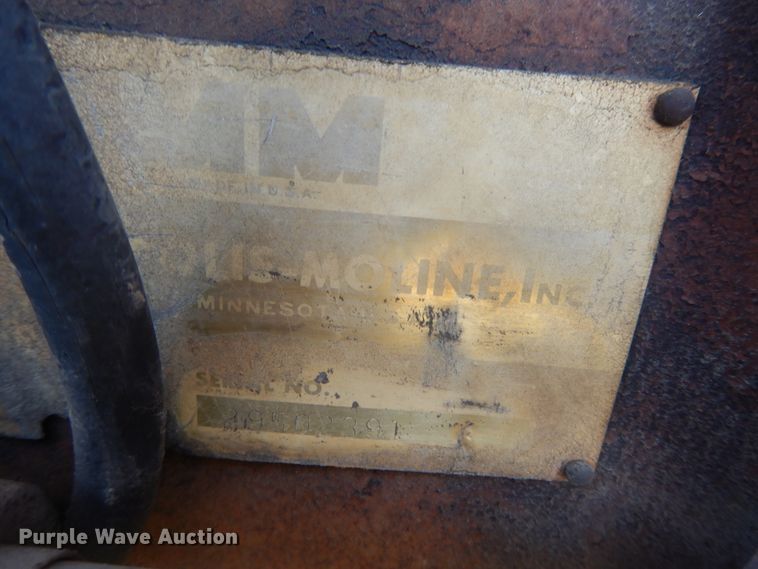 image for item DH0182 1966 Minneapolis Moline M670  tractor