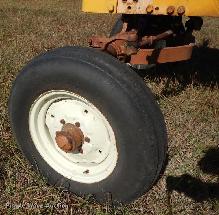 image for item DH0182 1966 Minneapolis Moline M670  tractor