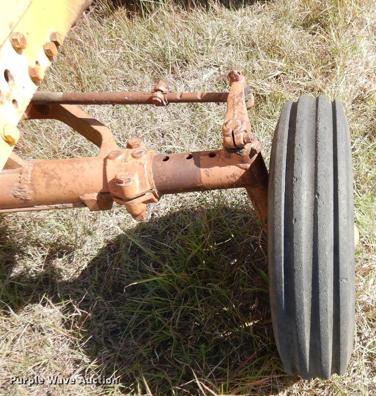 image for item DH0182 1966 Minneapolis Moline M670  tractor