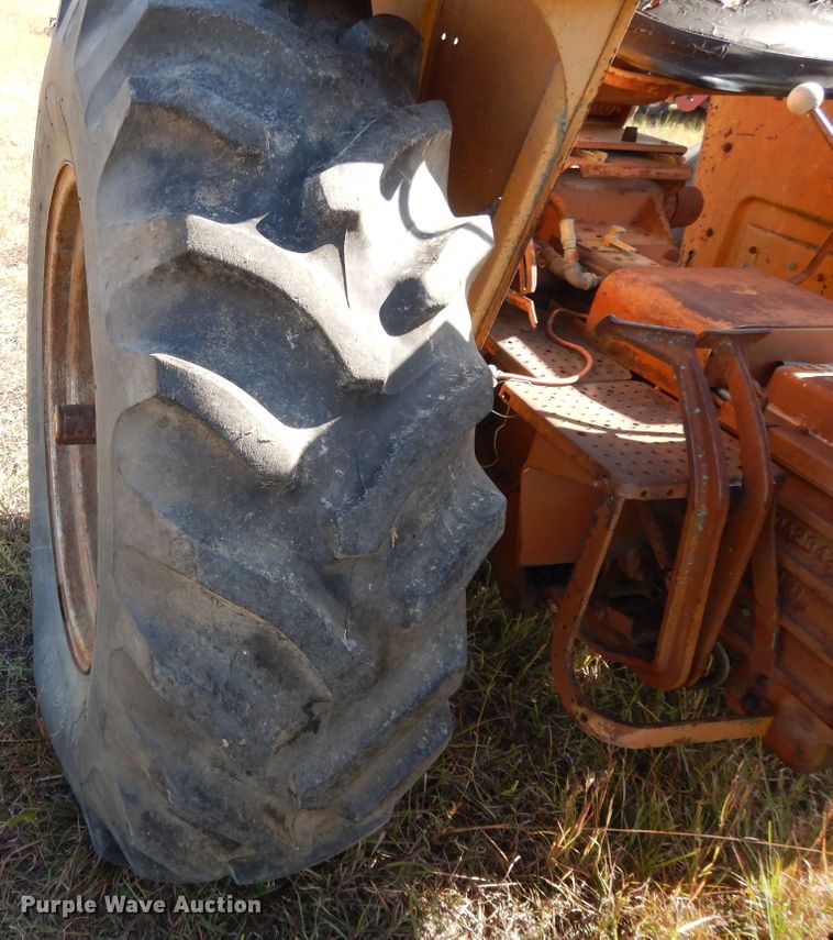 image for item DH0182 1966 Minneapolis Moline M670  tractor