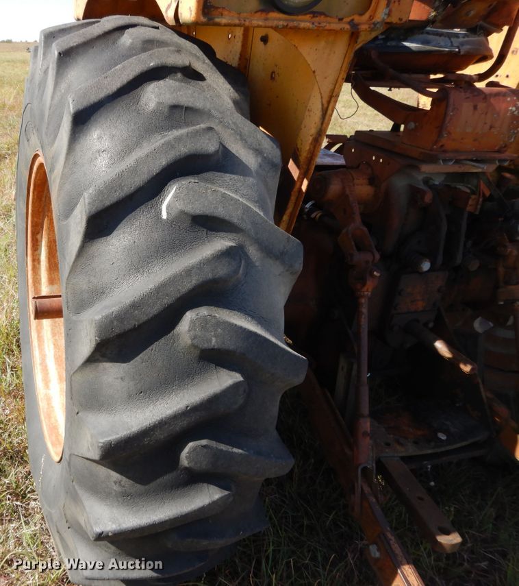 image for item DH0182 1966 Minneapolis Moline M670  tractor