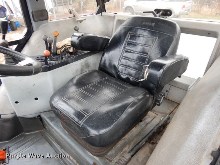 image for item DH3381 1990 Case IH 5130  MFWD tractor