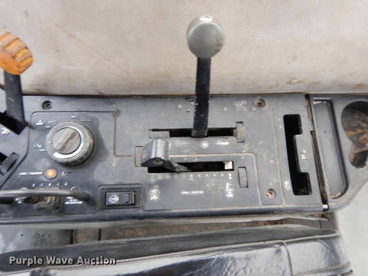 image for item DH3381 1990 Case IH 5130  MFWD tractor