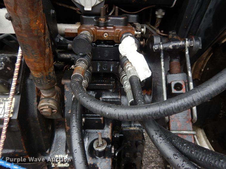 image for item DH3381 1990 Case IH 5130  MFWD tractor