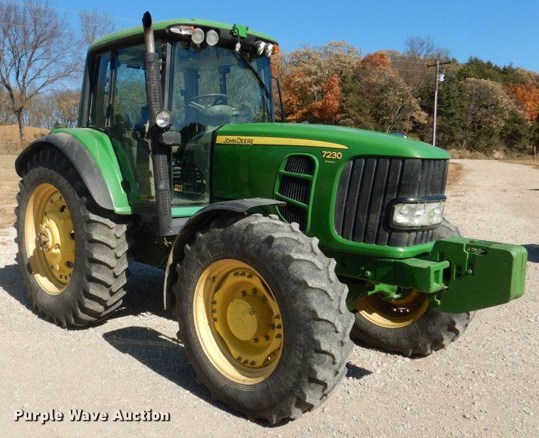 image for item DH3413 2009 John Deere 7230 Premium  MFWD tractor
