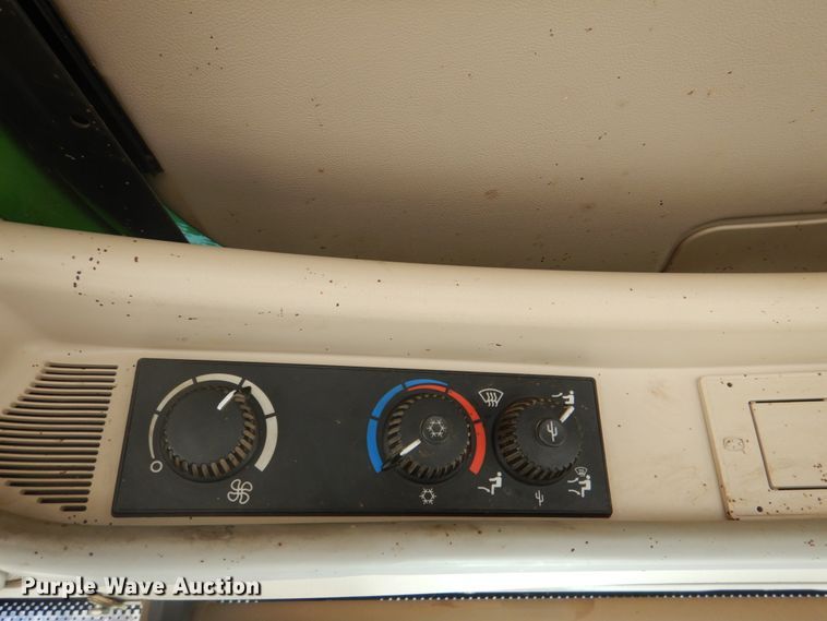 image for item DH3413 2009 John Deere 7230 Premium  MFWD tractor