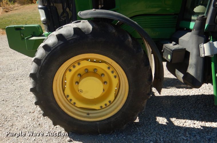 image for item DH3413 2009 John Deere 7230 Premium  MFWD tractor