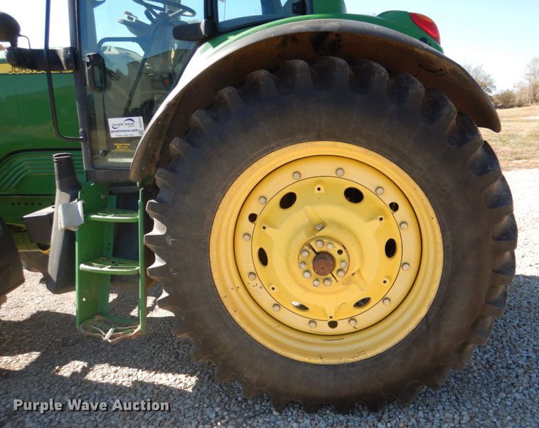 image for item DH3413 2009 John Deere 7230 Premium  MFWD tractor