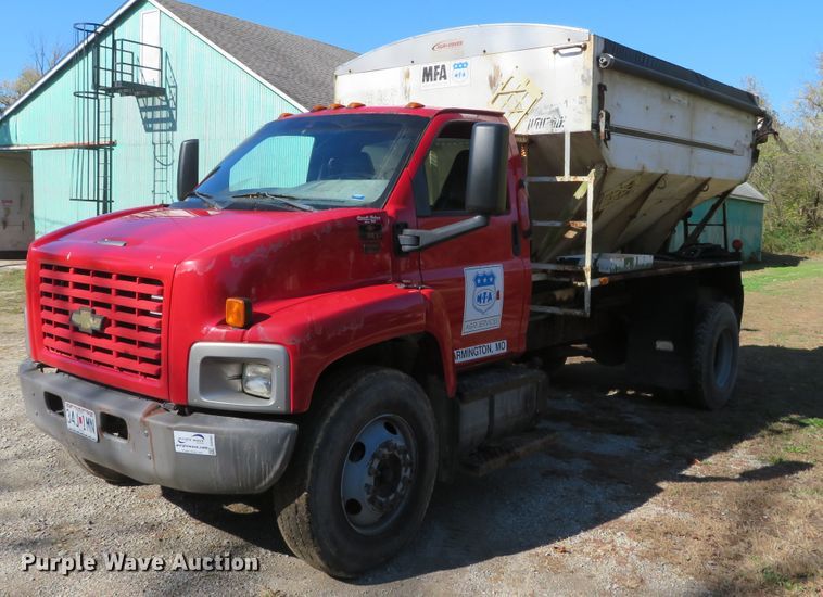 image for item DH3981 2004 Chevrolet C7500  fertilizer delivery truck