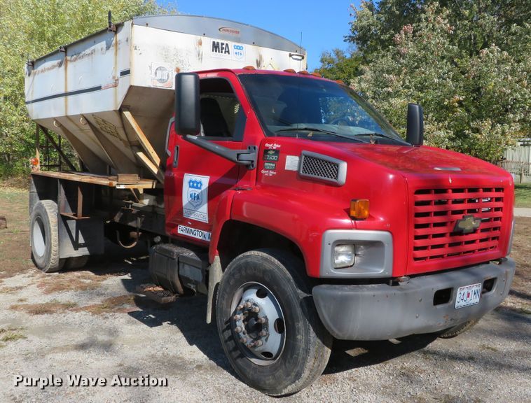 image for item DH3981 2004 Chevrolet C7500  fertilizer delivery truck