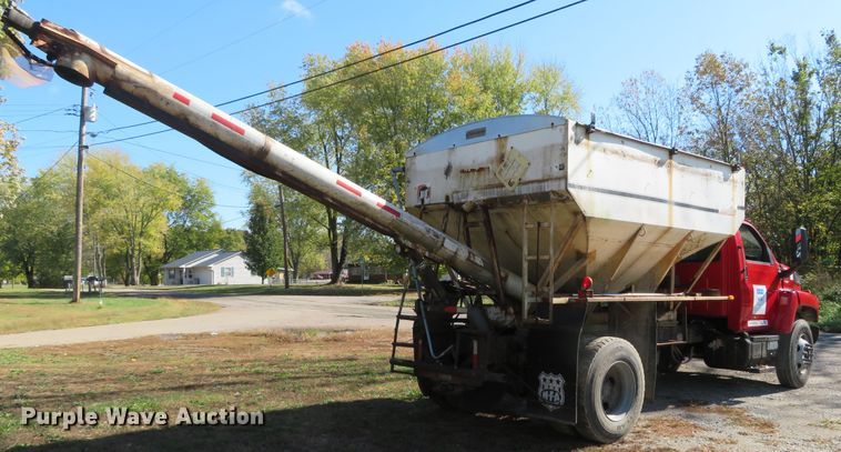 image for item DH3981 2004 Chevrolet C7500  fertilizer delivery truck