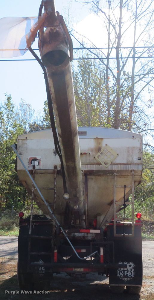 image for item DH3981 2004 Chevrolet C7500  fertilizer delivery truck