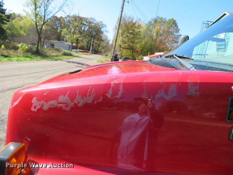 image for item DH3981 2004 Chevrolet C7500  fertilizer delivery truck