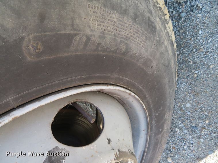 image for item DH3981 2004 Chevrolet C7500  fertilizer delivery truck