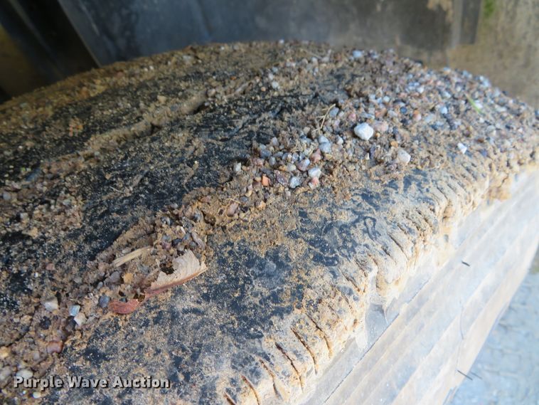 image for item DH3981 2004 Chevrolet C7500  fertilizer delivery truck