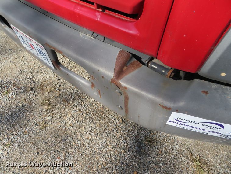 image for item DH3981 2004 Chevrolet C7500  fertilizer delivery truck