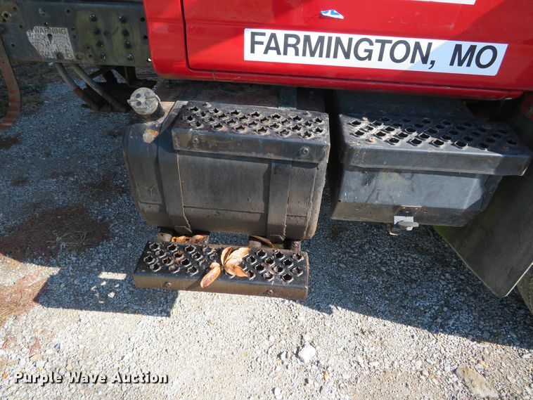 image for item DH3981 2004 Chevrolet C7500  fertilizer delivery truck