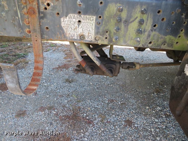 image for item DH3981 2004 Chevrolet C7500  fertilizer delivery truck