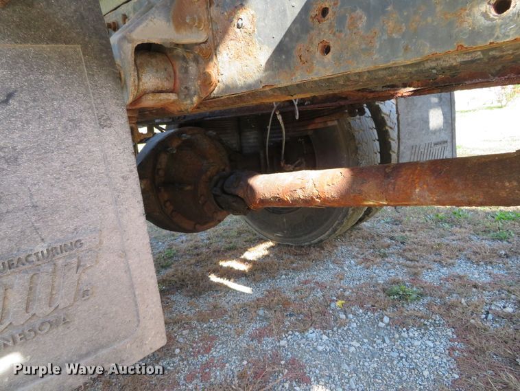 image for item DH3981 2004 Chevrolet C7500  fertilizer delivery truck