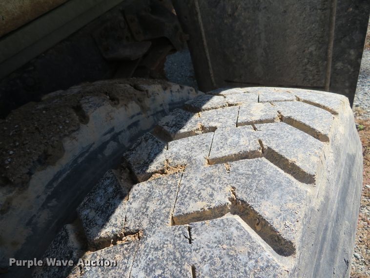 image for item DH3981 2004 Chevrolet C7500  fertilizer delivery truck