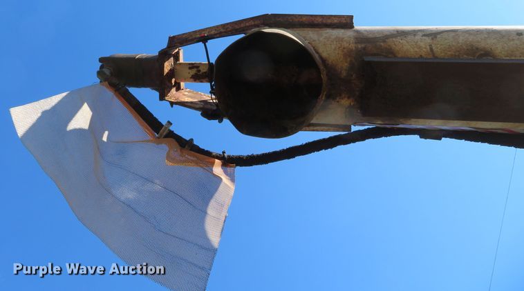 image for item DH3981 2004 Chevrolet C7500  fertilizer delivery truck