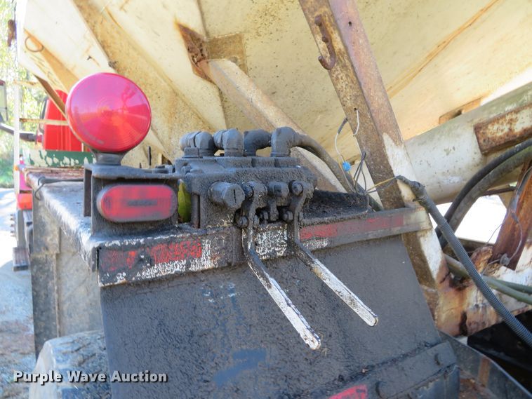 image for item DH3981 2004 Chevrolet C7500  fertilizer delivery truck