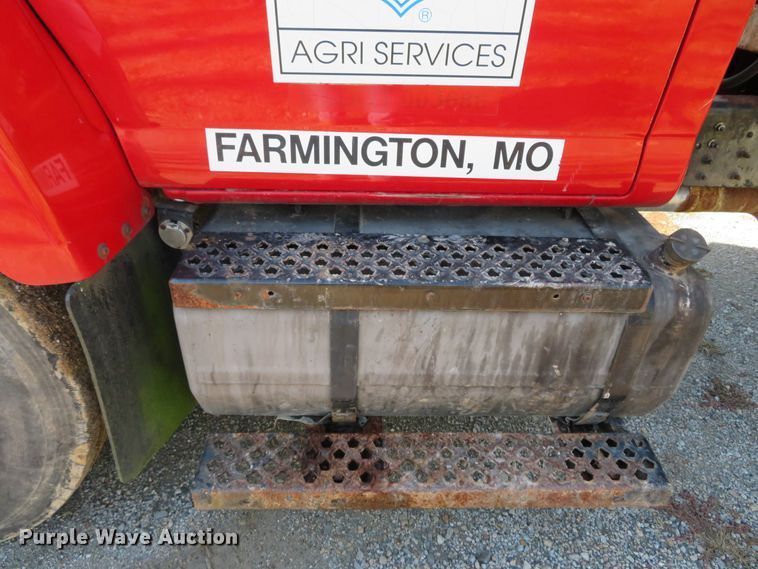 image for item DH3981 2004 Chevrolet C7500  fertilizer delivery truck