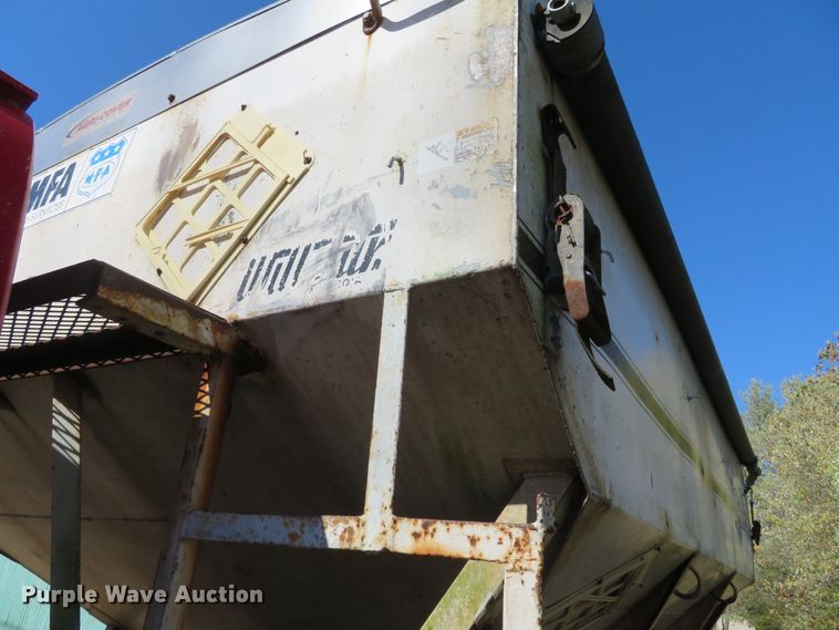 image for item DH3981 2004 Chevrolet C7500  fertilizer delivery truck