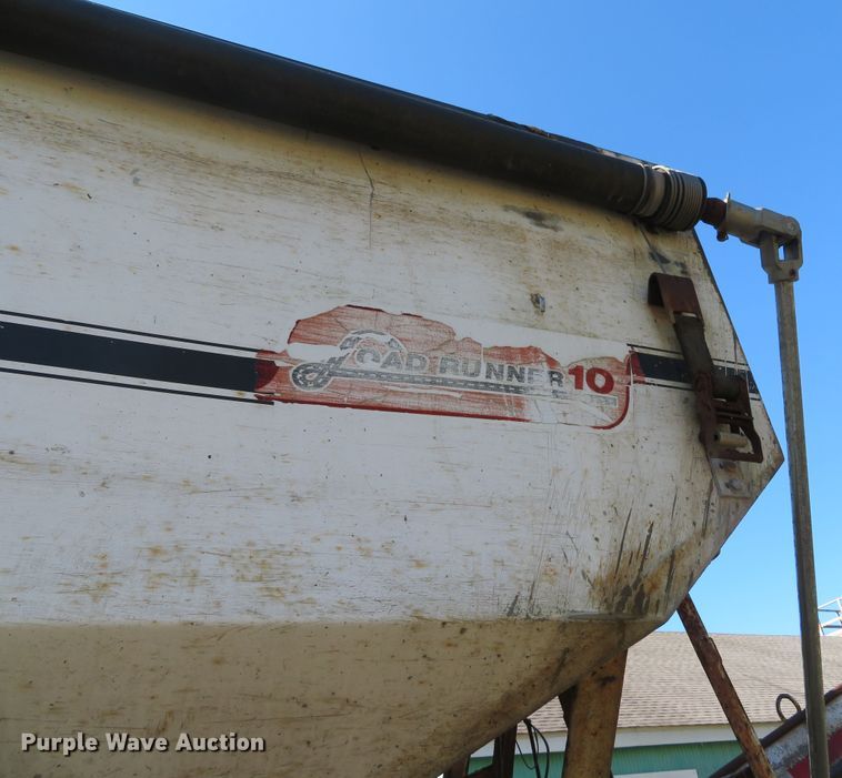 image for item DH3981 2004 Chevrolet C7500  fertilizer delivery truck