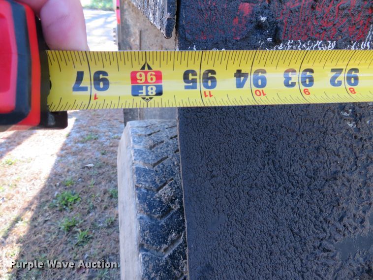 image for item DH3981 2004 Chevrolet C7500  fertilizer delivery truck