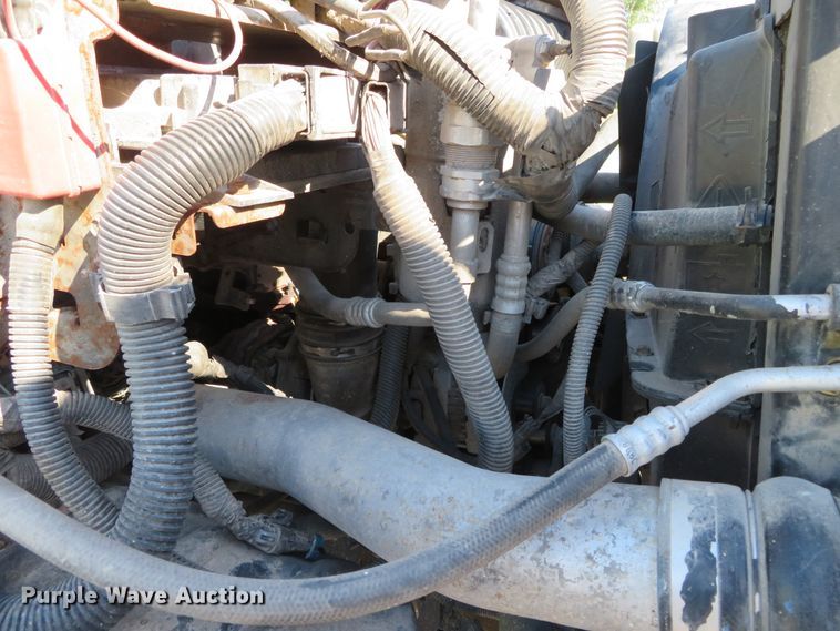 image for item DH3981 2004 Chevrolet C7500  fertilizer delivery truck