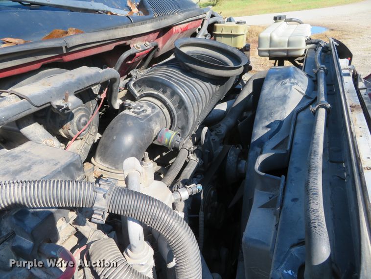 image for item DH3981 2004 Chevrolet C7500  fertilizer delivery truck