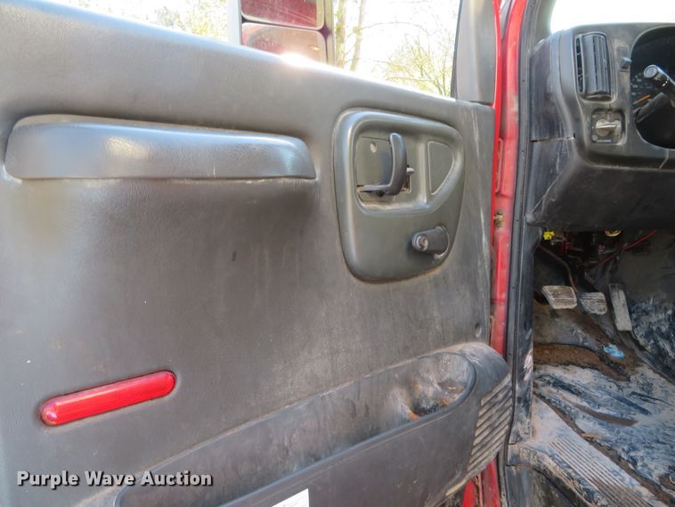 image for item DH3981 2004 Chevrolet C7500  fertilizer delivery truck