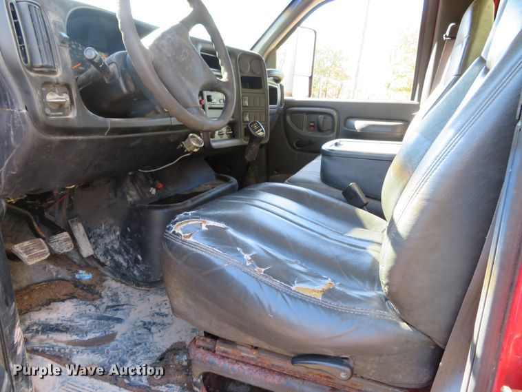 image for item DH3981 2004 Chevrolet C7500  fertilizer delivery truck