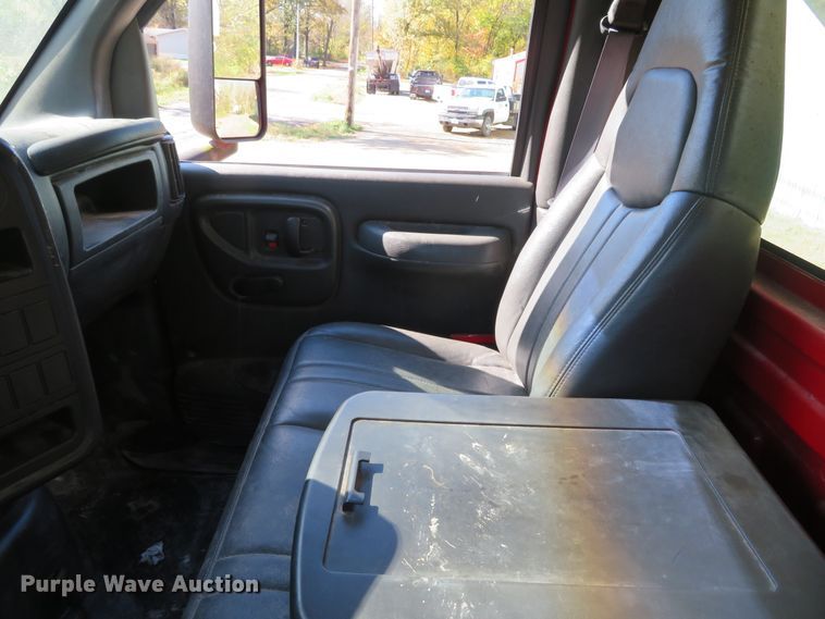 image for item DH3981 2004 Chevrolet C7500  fertilizer delivery truck