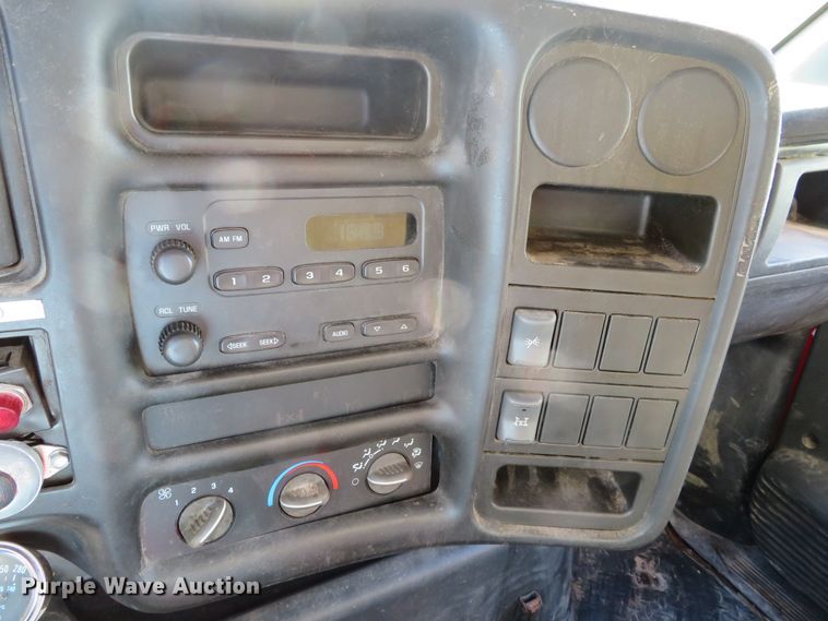 image for item DH3981 2004 Chevrolet C7500  fertilizer delivery truck