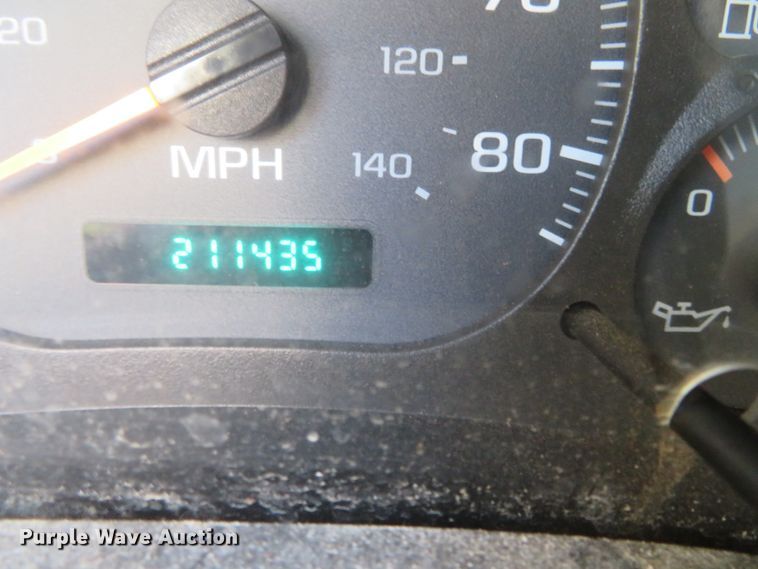 image for item DH3981 2004 Chevrolet C7500  fertilizer delivery truck