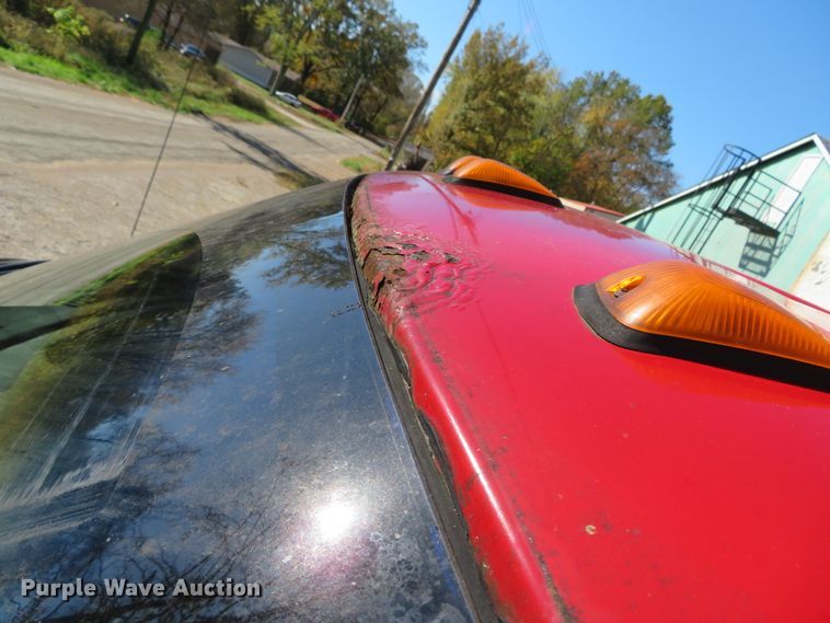 image for item DH3981 2004 Chevrolet C7500  fertilizer delivery truck